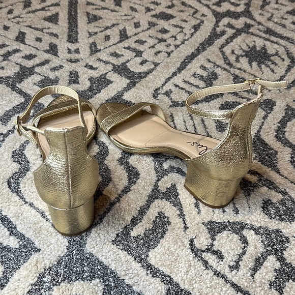 Gold Lulus! - Picture 4 of 5